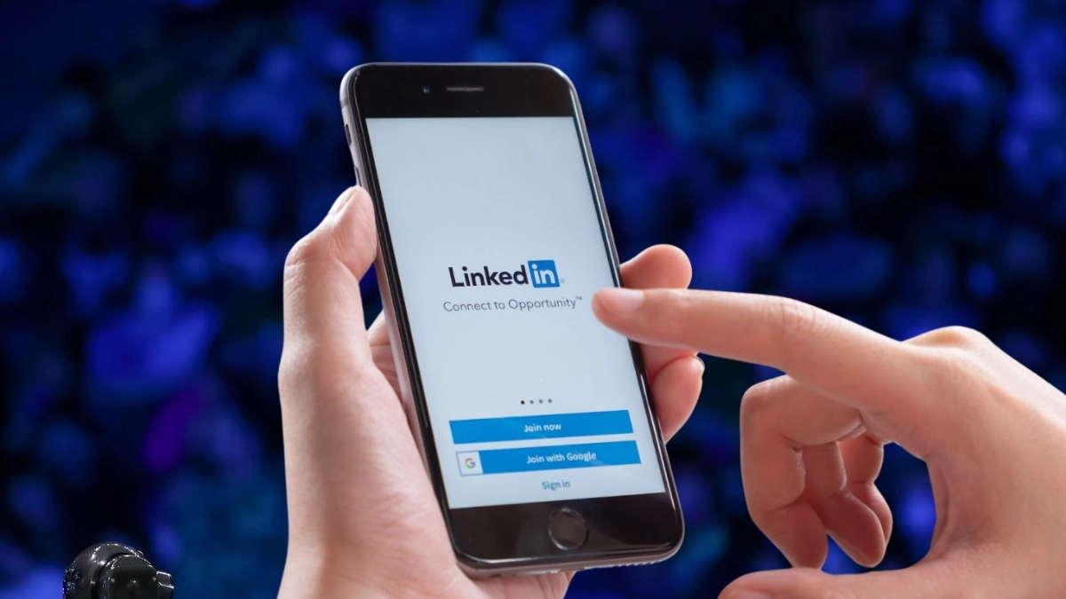 LinkedIn Sued for Sharing User Messages to Train AI