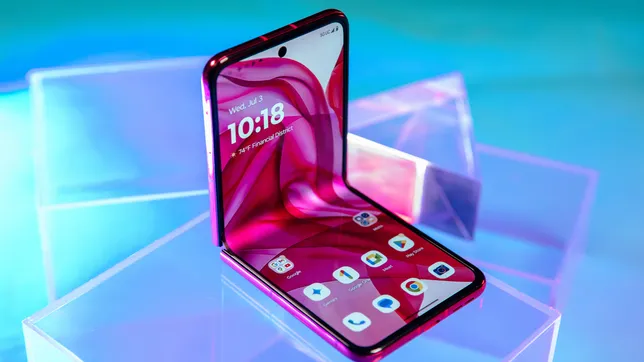 Sleek, Stylish, And Powerful: Top Flip Phones For 2025