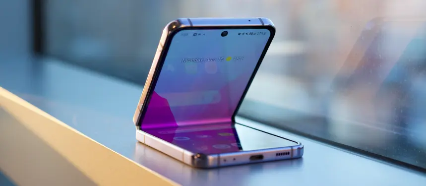 Sleek, Stylish, And Powerful: Top Flip Phones For 2025