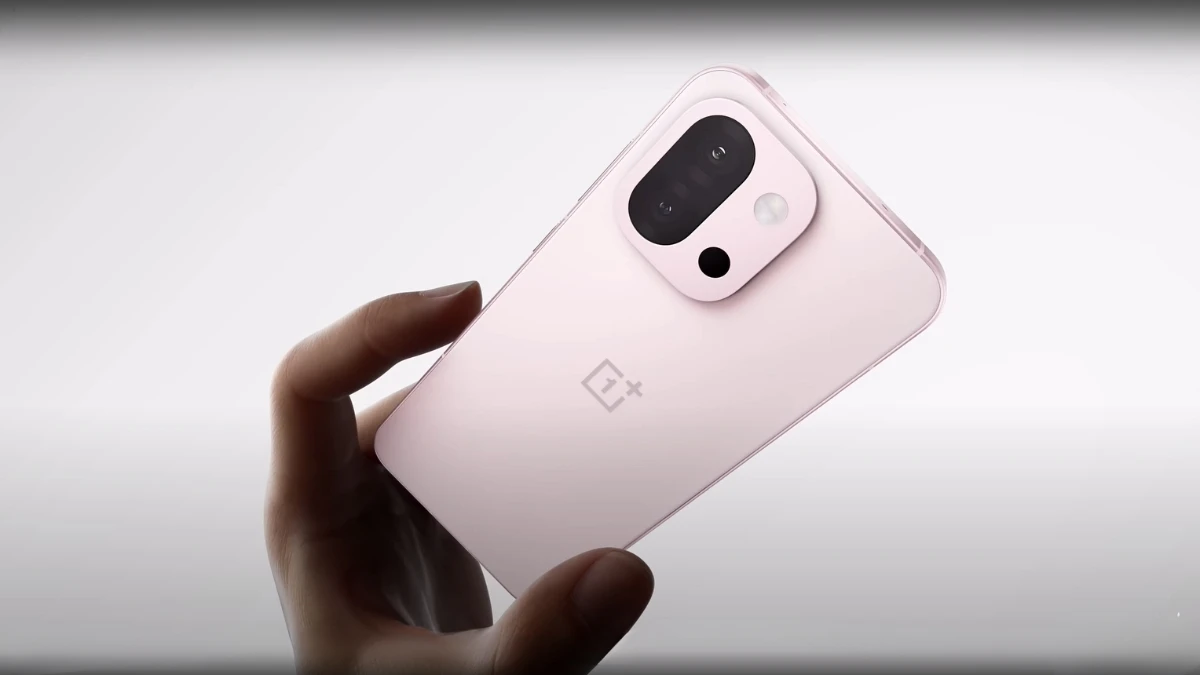 Small Phone Big Surprises as OnePlus 13s Leads the New Compact Flagship Era