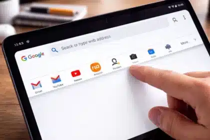 How To Enable The Hidden Desktop Bookmarks Bar In Google Chrome on Android