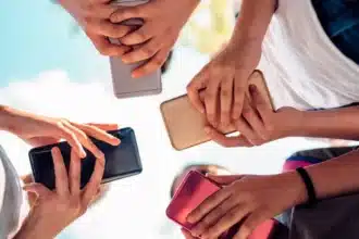 5 Things You Should Delete From Your Phone Before Travelling