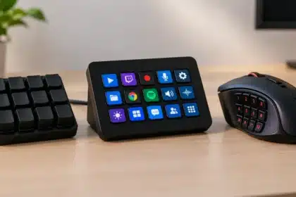 Macro pad vs Stream Deck vs MMO mouse arranged on a desktop